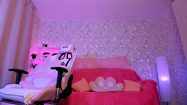 Snapshot of luna_cross chatting on 2, 3, 2025 luna cross online show from 2, 3, 2025