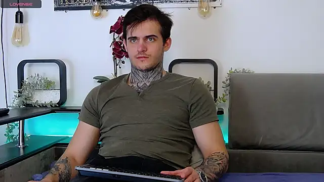 Snapshot of CarterCole chatting on 8, 3, 2025 CarterCole online show from 8, 3, 2025