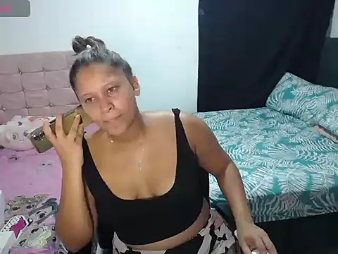 Snapshot of Miel_canela chatting on 7, 10, 2025 Miel canela online show from 7, 10, 2025