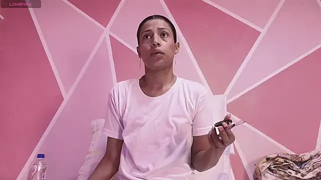 sara linares online show from 3, 12, 2025