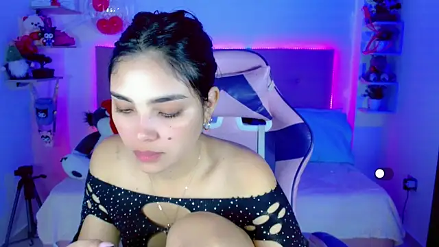 Snapshot of Kylie_brokee chatting on 18, 12, 2024 Kylie brokee online show from 18, 12, 2024