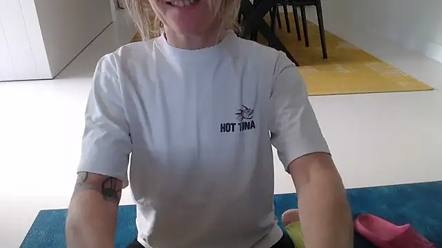 Snapshot of godinflower chatting on 25, 4, 2026 godinflower online show from 25, 4, 2026