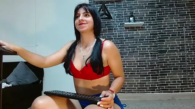 PaulinaRubio  online show from 27, 12, 2024