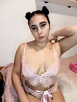 Snapshot of Juanamd1 chatting on 5, 1, 2025 Juanamd1 online show from 5, 1, 2025