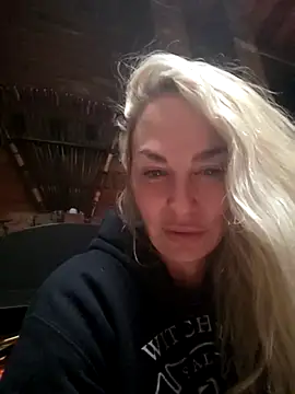 Snapshot of AshleyDiamonds1 chatting on 15, 5, 2026 AshleyDiamonds1 online show from 15, 5, 2026