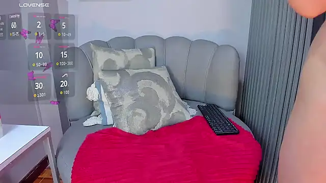 Nahiajhonson  online show from 13, 1, 2025