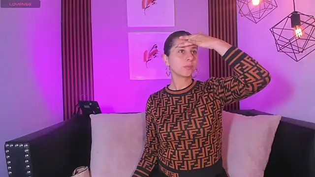 Nahiajhonson  online show from 25, 11, 2025