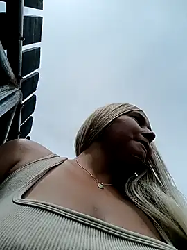 Snapshot of SamaraJay1 chatting on 4, 2, 2025 SamaraJay1 online show from 4, 2, 2025