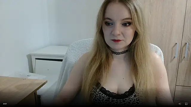 Snapshot of AlmaHoney chatting on 10, 3, 2026 AlmaHoney online show from 10, 3, 2026