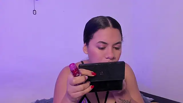 crystalvazquez online show from 7, 11, 2025