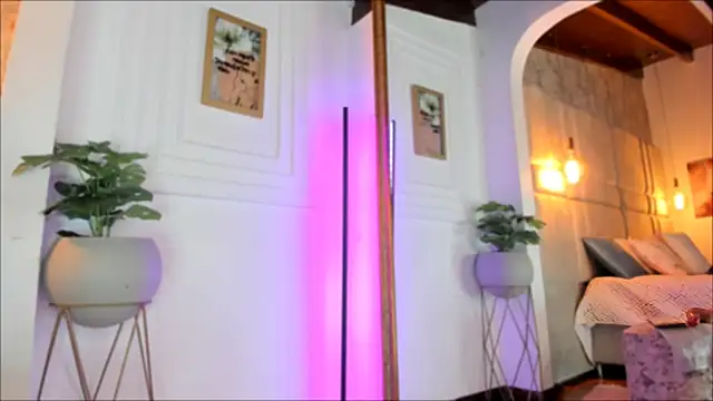 AlessiaLondon online show from 7, 2, 2025