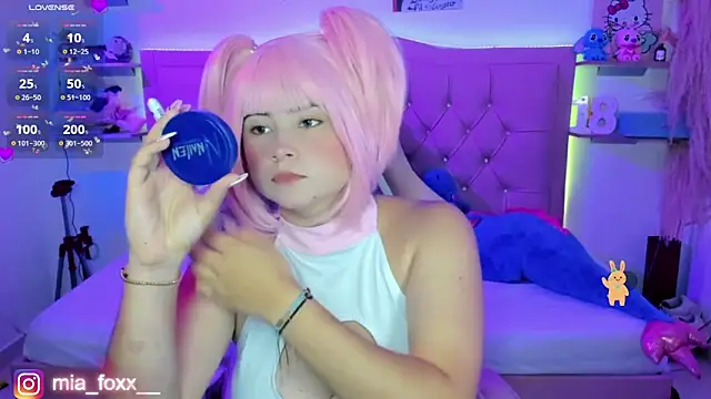 Mia foxx  online show from 2, 12, 2025