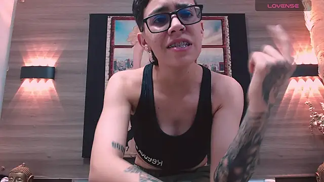 Cutie Shy  online show from 18, 11, 2025