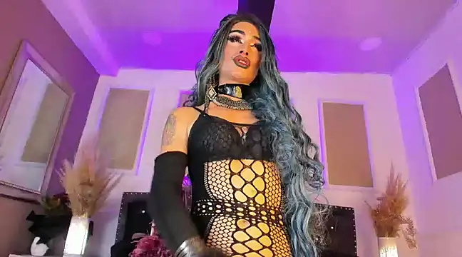 Snapshot of queen_satin chatting on 11, 3, 2025 queen satin online show from 11, 3, 2025