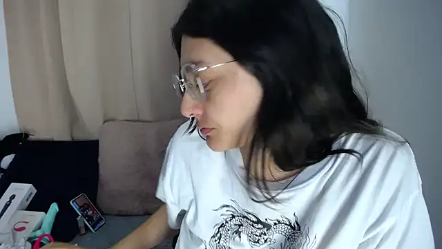 Snapshot of lessliee22_ chatting on 27, 3, 2026 lessliee22 online show from 27, 3, 2026