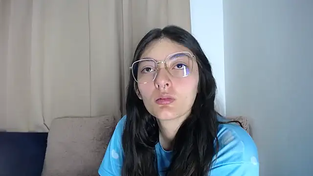 Snapshot of lessliee22_ chatting on 11, 4, 2026 lessliee22 online show from 11, 4, 2026