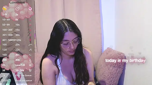 Snapshot of lessliee22_ chatting on 13, 5, 2026 lessliee22 online show from 13, 5, 2026