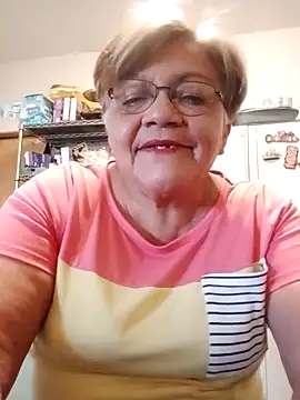 Madrastrahot69 online show from 18, 2, 2026