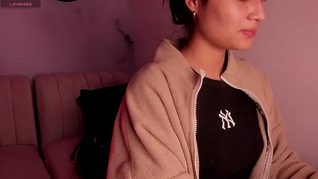 Snapshot of lara_madisson chatting on 16, 1, 2026 lara madisson online show from 16, 1, 2026