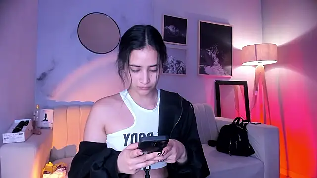 Snapshot of lara_madisson chatting on 9, 2, 2026 lara madisson online show from 9, 2, 2026