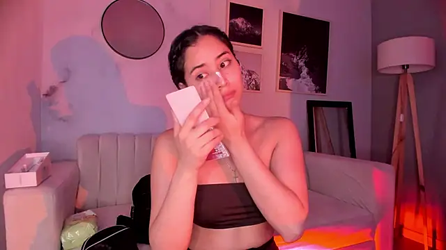 Snapshot of lara_madisson chatting on 18, 2, 2026 lara madisson online show from 18, 2, 2026