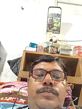 Snapshot of Srmotrs chatting on 25, 10, 2025 Srmotrs online show from 25, 10, 2025