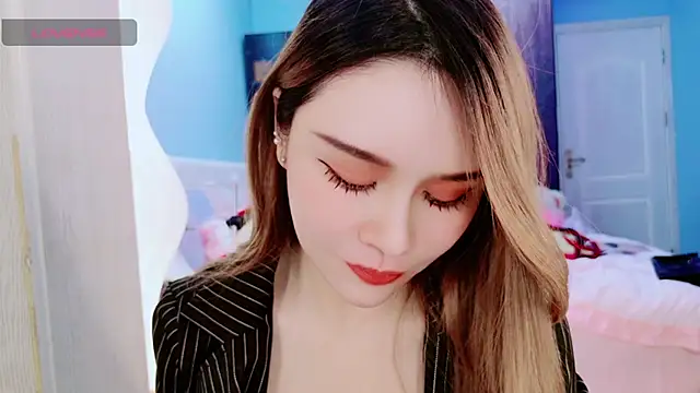 Snapshot of HU131452 chatting on 10, 12, 2024 HU131452 online show from 10, 12, 2024