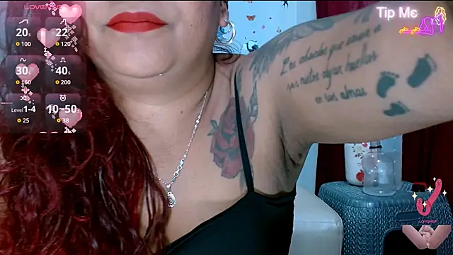 Snapshot of escarlett_hott chatting on 24, 7, 2026 escarlett hott online show from 24, 7, 2026
