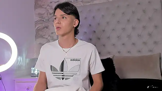 Snapshot of Kev_jenner chatting on 15, 11, 2025 Kev jenner online show from 15, 11, 2025