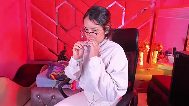 Snapshot of Olivia_Fox69 chatting on 13, 3, 2026 Olivia Fox69 online show from 13, 3, 2026