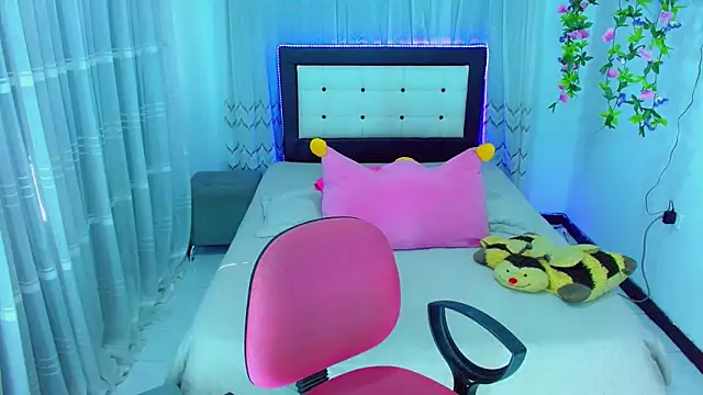 Snapshot of TaylorMon chatting on 21, 4, 2026 TaylorMon online show from 21, 4, 2026