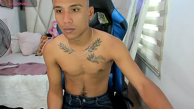 Snapshot of Backsex_boy chatting on 19, 1, 2025 Backsex boy online show from 19, 1, 2025