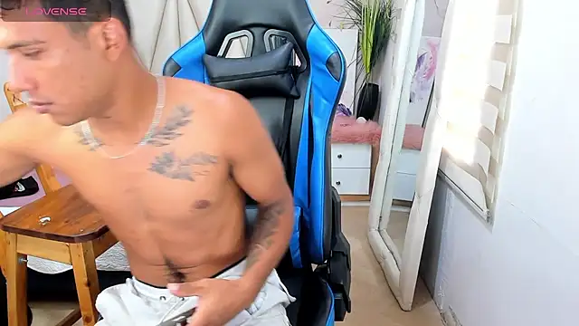 Snapshot of Backsex_boy chatting on 8, 2, 2025 Backsex boy online show from 8, 2, 2025