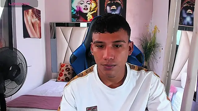 Snapshot of Backsex_boy chatting on 26, 2, 2025 Backsex boy online show from 26, 2, 2025