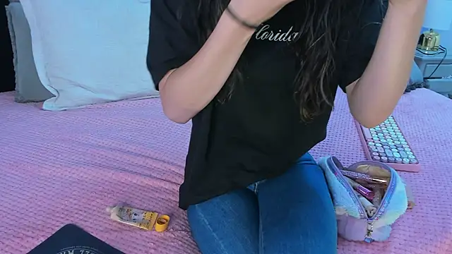 Julieta Cortes   online show from 15, 3, 2025