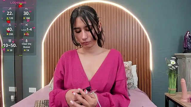 NayeCloud online show from 6, 11, 2025