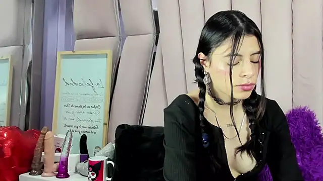 Sasha Petitte online show from 20, 9, 2025