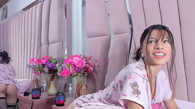 Snapshot of Sasha_Petitte chatting on 7, 5, 2026 Sasha Petitte online show from 7, 5, 2026