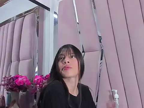 Snapshot of Sasha_Petitte chatting on 8, 5, 2026 Sasha Petitte online show from 8, 5, 2026
