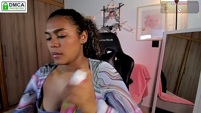 aleja montiel   online show from 5, 12, 2025