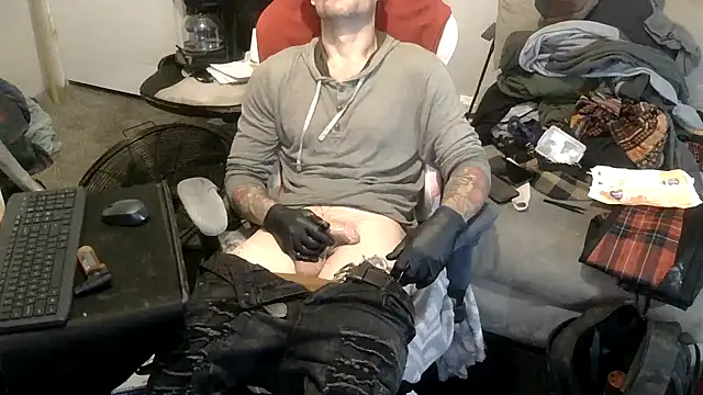 Snapshot of TheOneYouLove69 chatting on 4, 2, 2026 TheOneYouLove69 online show from 4, 2, 2026