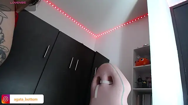 NewAgatha Bolton online show from 1, 3, 2025