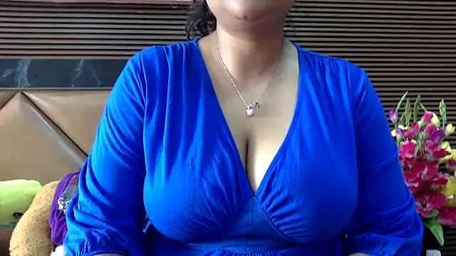 Snapshot of HaaniKaur chatting on 12, 9, 2025 HaaniKaur online show from 12, 9, 2025
