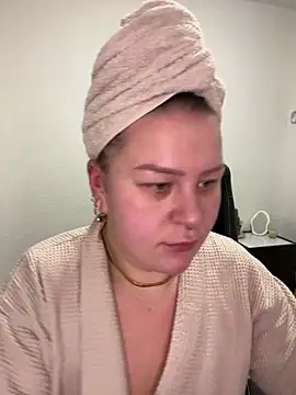 Snapshot of Fancy-Francy chatting on 8, 1, 2025 Fancy-Francy online show from 8, 1, 2025