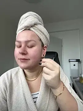 Snapshot of Fancy-Francy chatting on 18, 2, 2025 Fancy-Francy online show from 18, 2, 2025