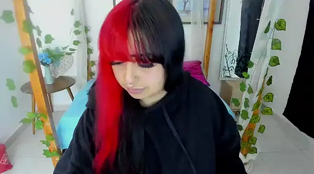 Snapshot of lussyevans24 chatting on 7, 2, 2025 lussyevans24 online show from 7, 2, 2025