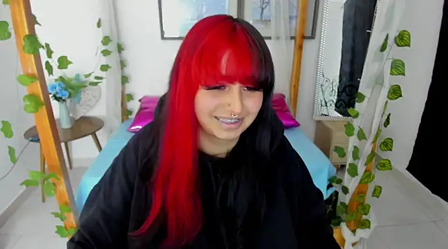 Snapshot of lussyevans24 chatting on 7, 2, 2025 lussyevans24 online show from 7, 2, 2025