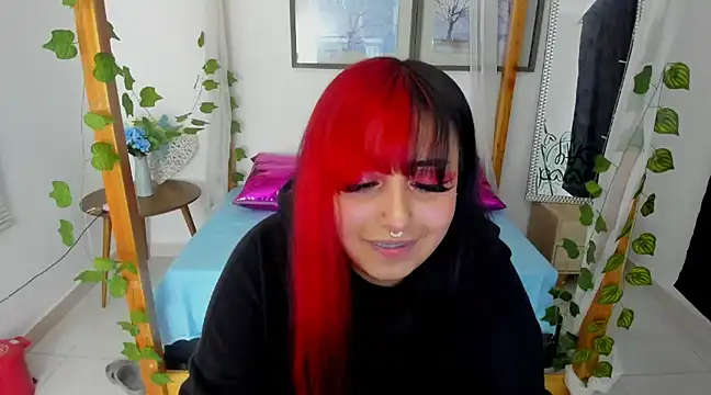 Snapshot of lussyevans24 chatting on 7, 2, 2025 lussyevans24 online show from 7, 2, 2025