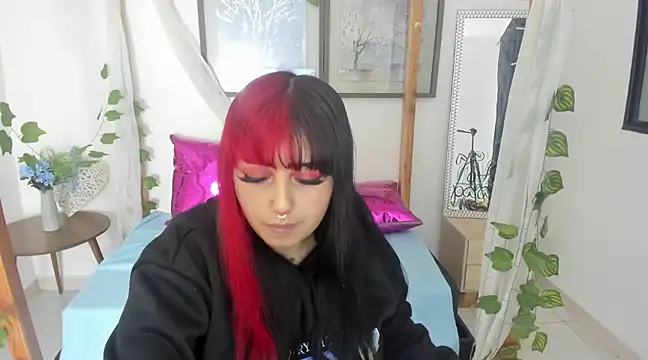 Snapshot of lussyevans24 chatting on 8, 2, 2025 lussyevans24 online show from 8, 2, 2025