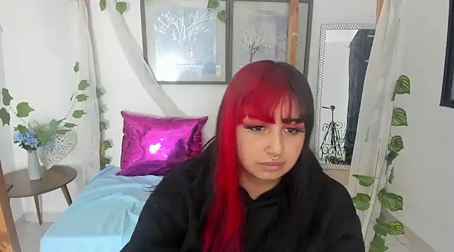 Snapshot of lussyevans24 chatting on 8, 2, 2025 lussyevans24 online show from 8, 2, 2025